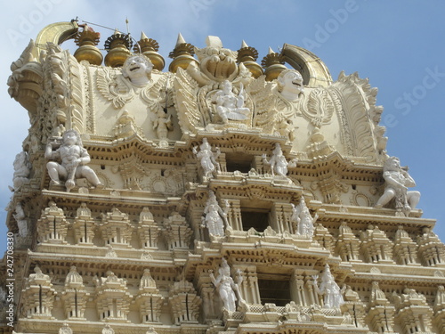 Sri-Chamundeshwari-Tempel am Chamundi Hill in Mysore / Südinidien photo