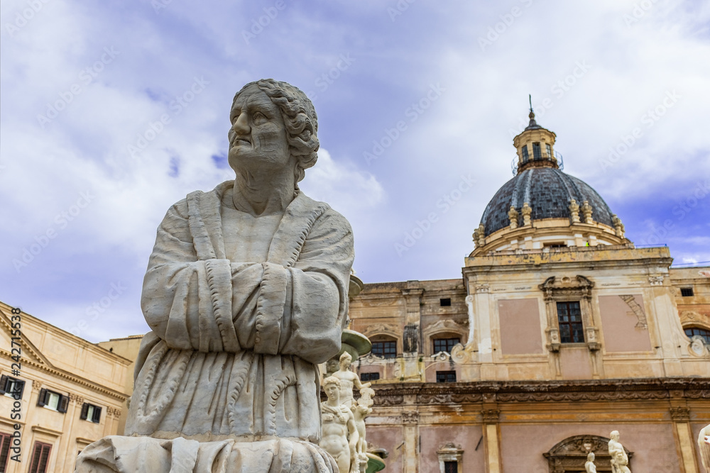 Statue of old woman, Sicily Historic Buildings baroque Architecture Cathedral Statue of old woman, Sicily Historic Buildings baroque Architecture Cathedral