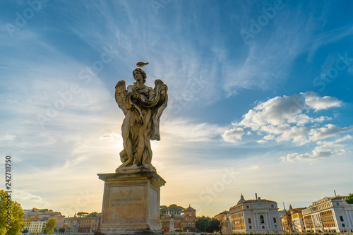 Rom Statue