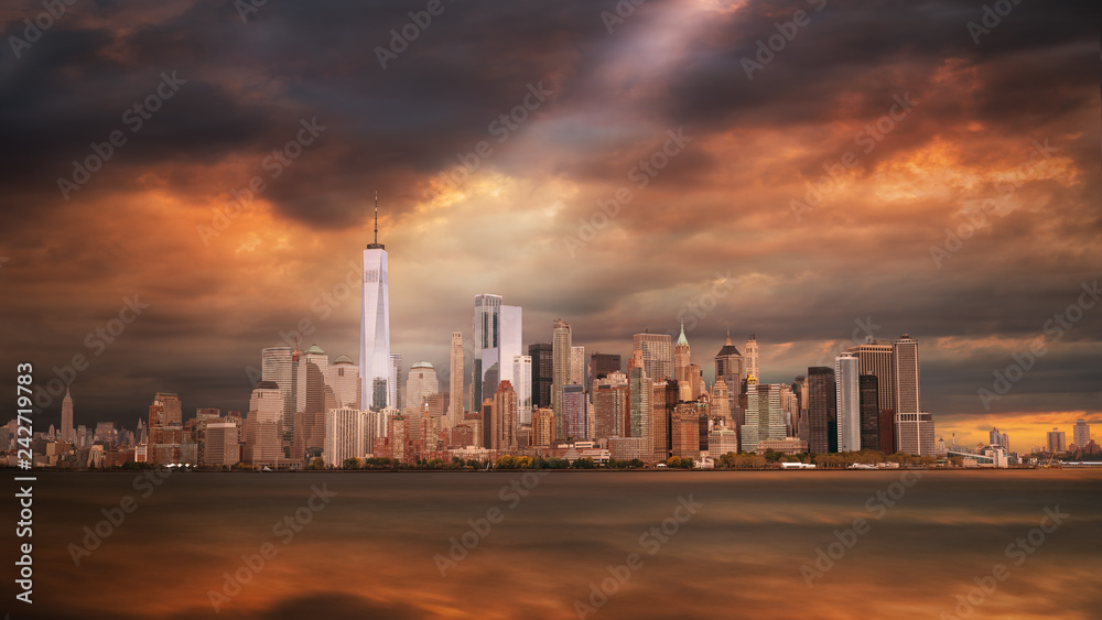 Fototapeta premium New York City Manhattan downtown skyline in evening with stormy sky