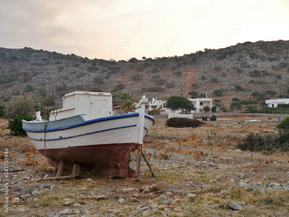 Fischerboot am Strand von Kreta