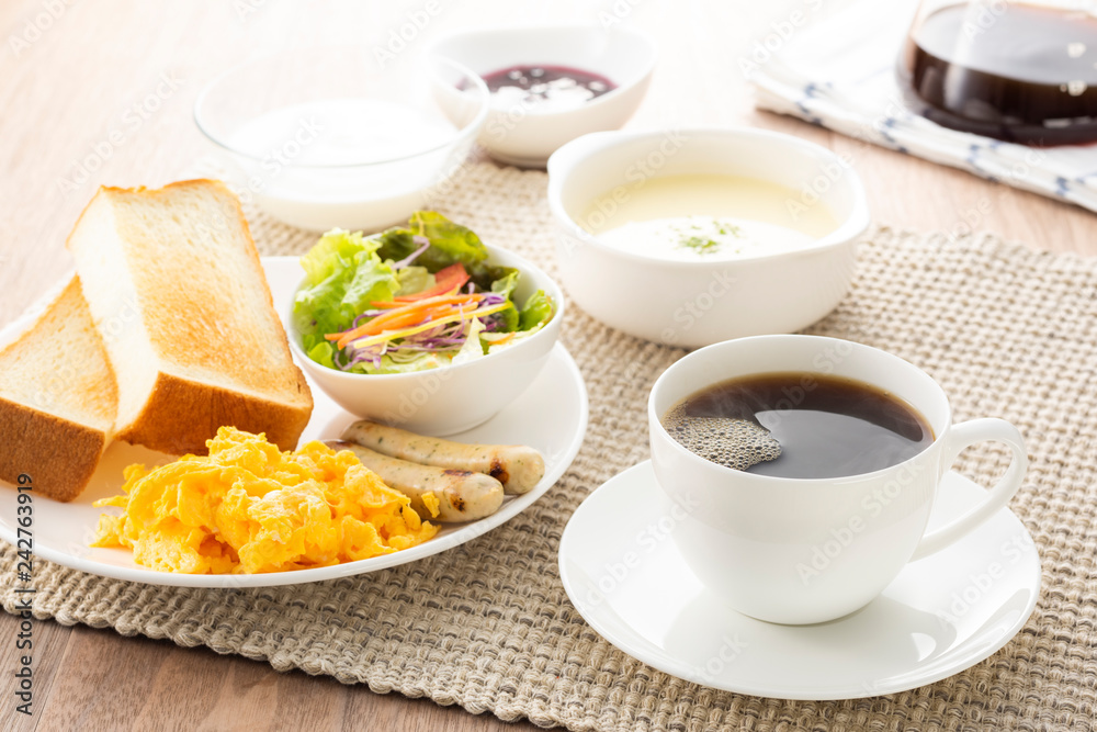 朝食にコーヒー 朝食にコーヒー