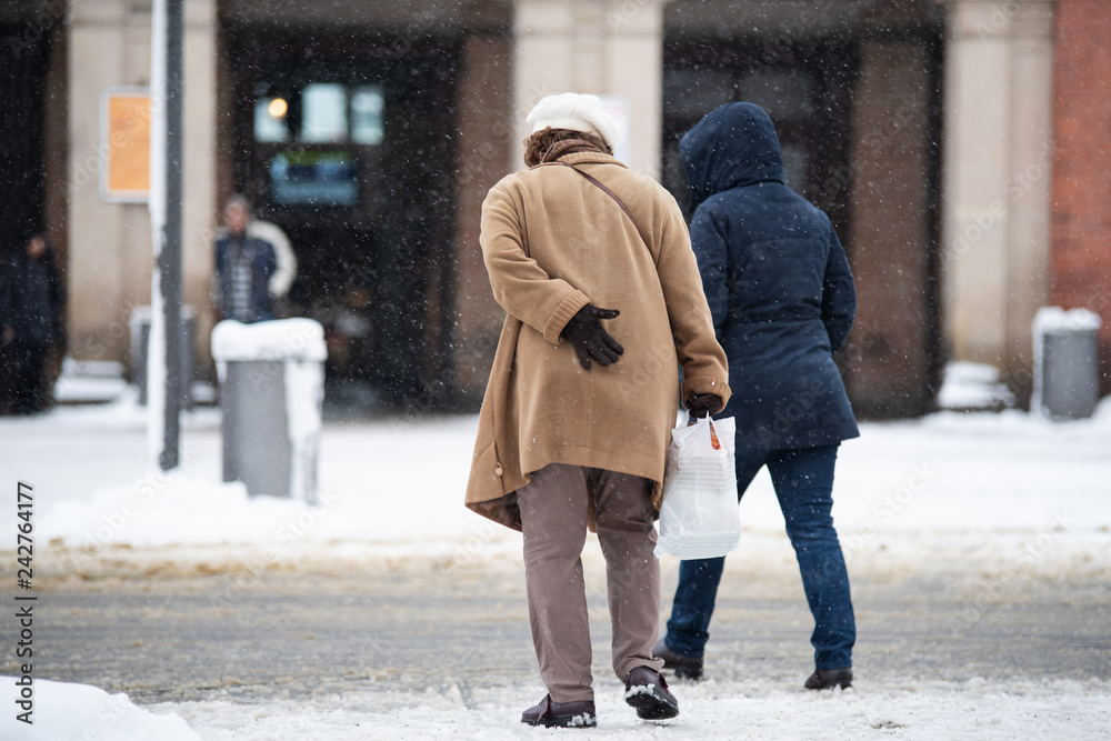 Fototapeta premium Starsza pani, stary