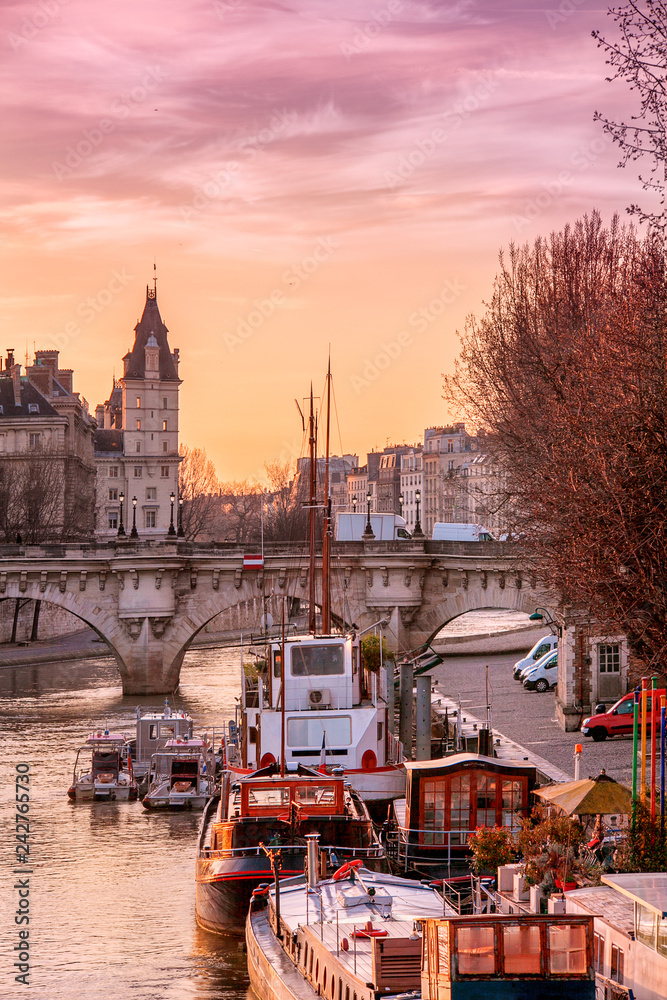 Pink sunrise over Paris river with boats