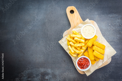 Fotografia Fish finger and french fries or chips with tomato ketchup and mayonnaise sauce
