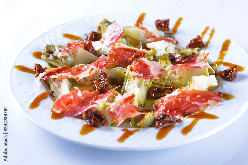Ensalada de Alcachofas con jamón serrano Ensalada de Alcachofas con jamón serrano