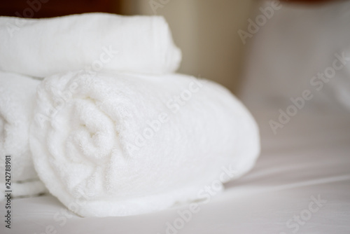 white clean towels on the bed © joesayhello