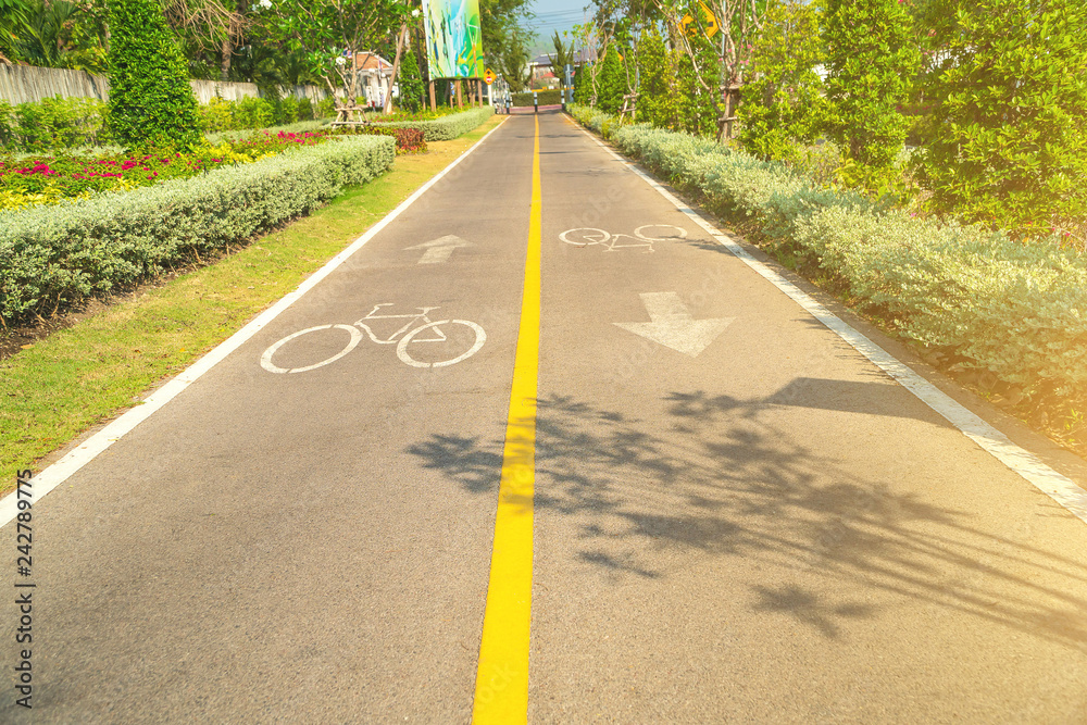 Obraz premium Bicycle sign, Bicycle Lane in public park.