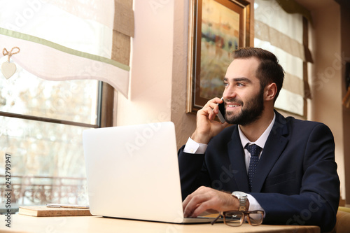Young businessman talking o...