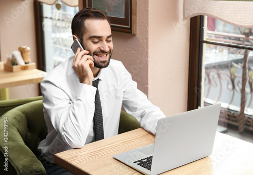 Young businessman talking o...