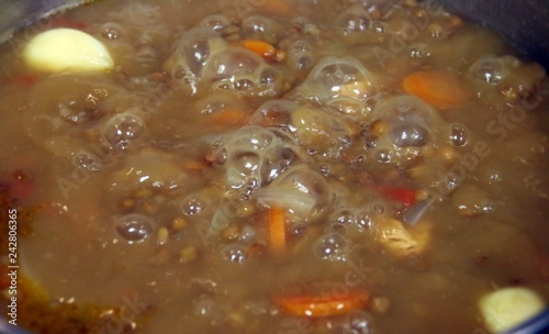 Cocinando un estofado de lentejas, guiso de lentejas a la riojana, en España. photo