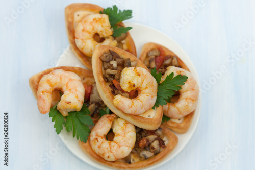 Prawns with mushrooms, tomatoes and onion. Delicious snack.