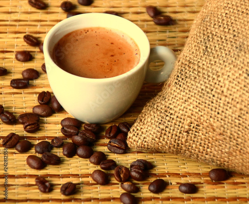Cappuccino  kaffebohnen sackleinen photo