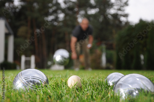 playing with pétanque