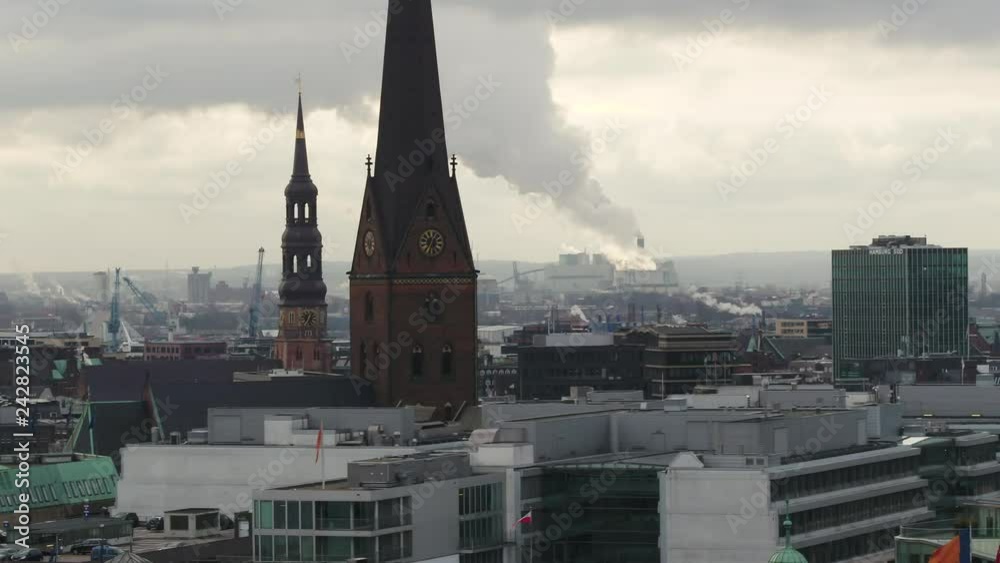 Hamburger Innenstadt mit Rathaus, Nicolaikirche und Elbphilharmonie (Aerials) Hamburger Innenstadt mit Rathaus, Nicolaikirche und Elbphilharmonie (Aerials)