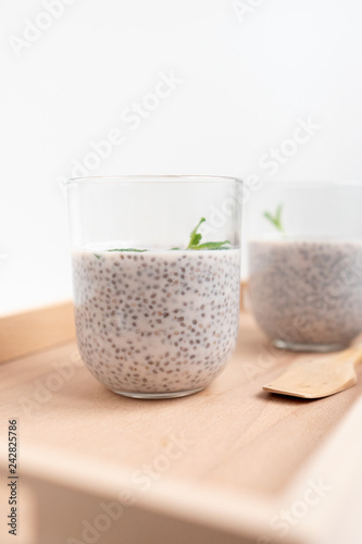 Pudding aux graines de chia et menthe