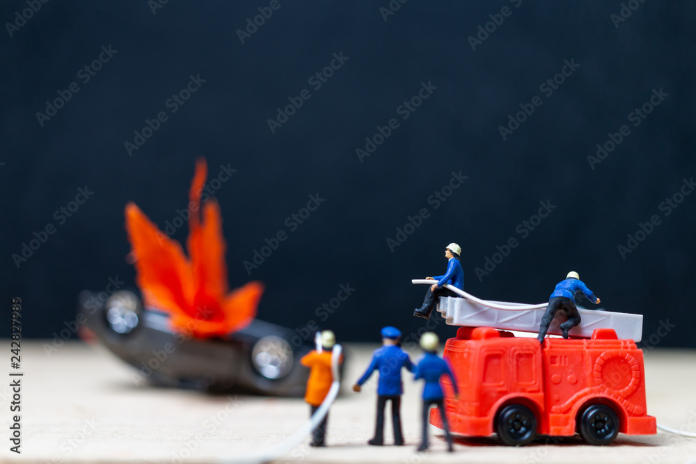 Miniature people : Firefighters at a car accident  , Cars on fire blow up