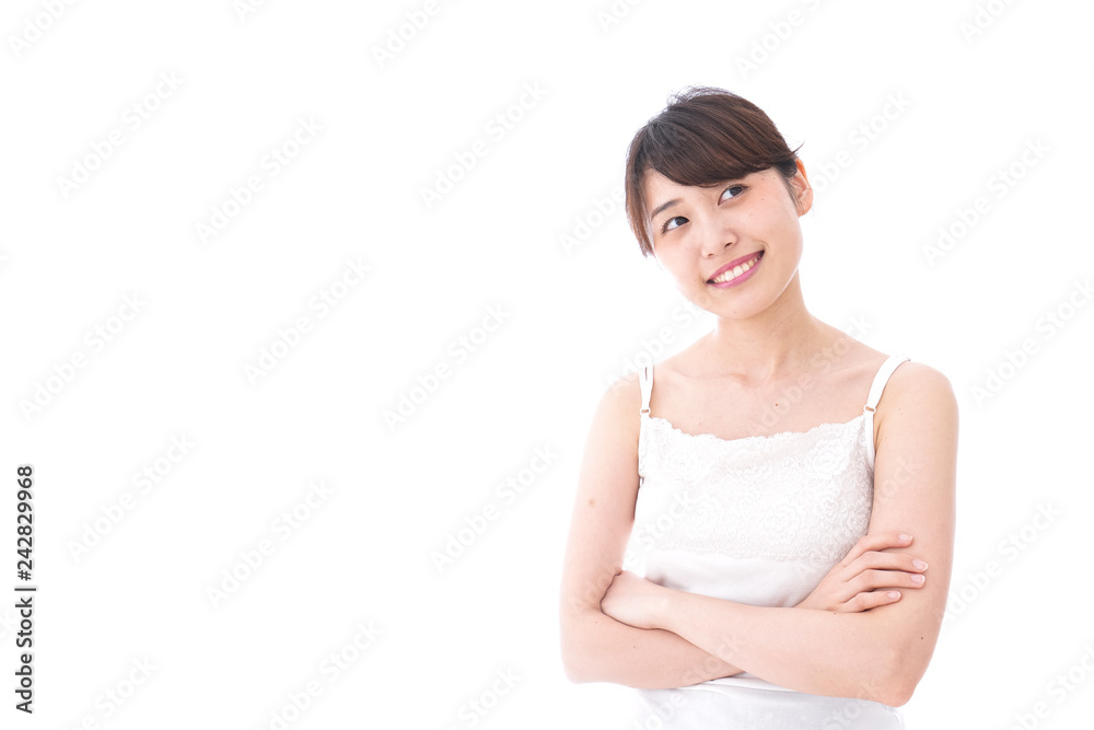 ビューティーケアをする若い女性 ビューティーケアをする若い女性