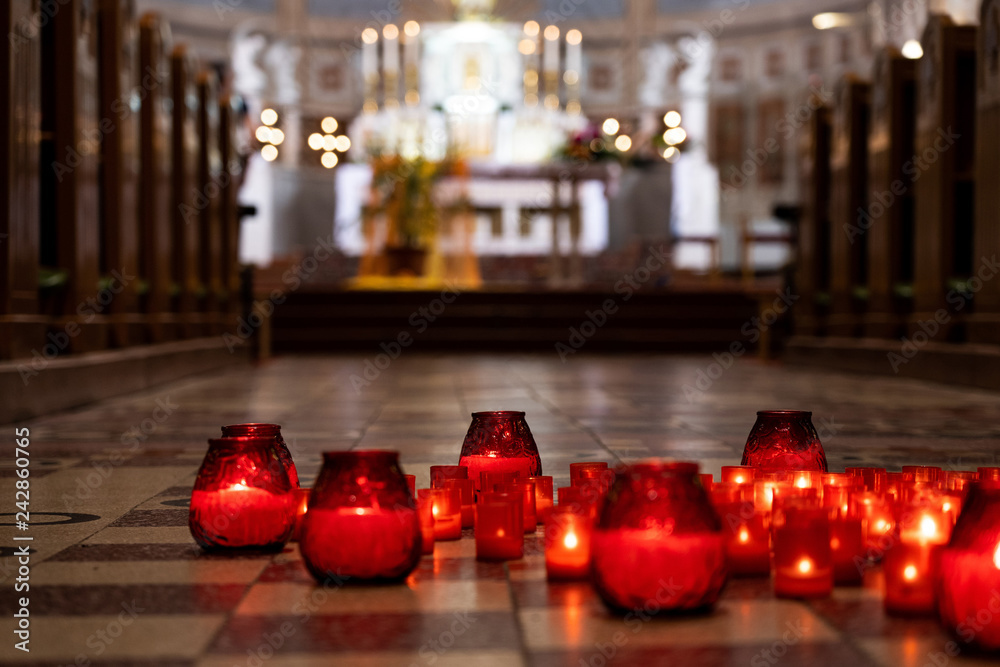 Naklejka premium Candles on the floor in the church.
