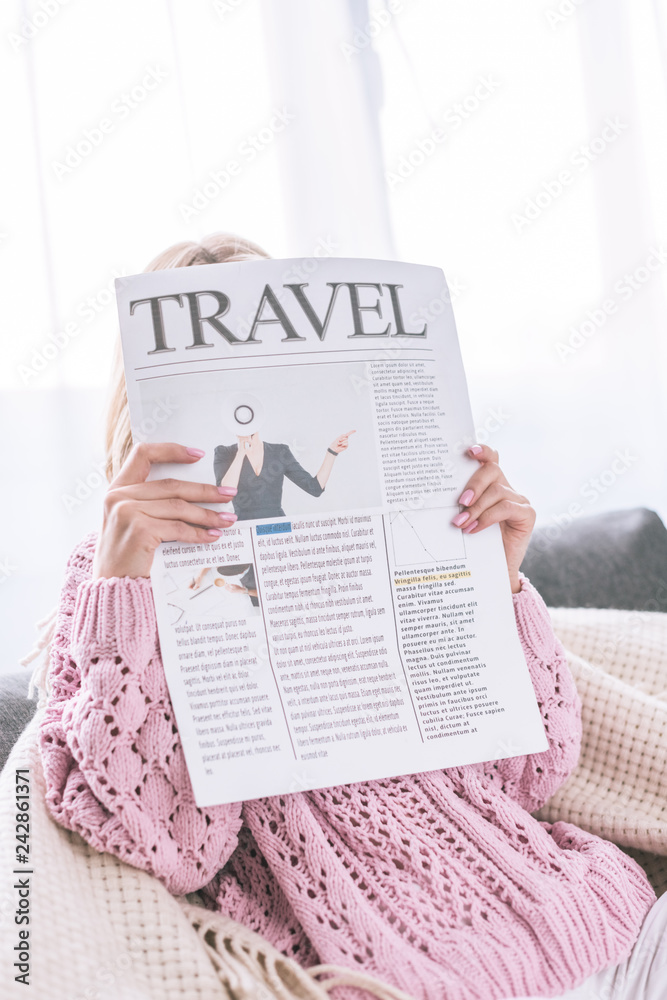 Naklejka premium woman reading travel newspaper while sitting at home