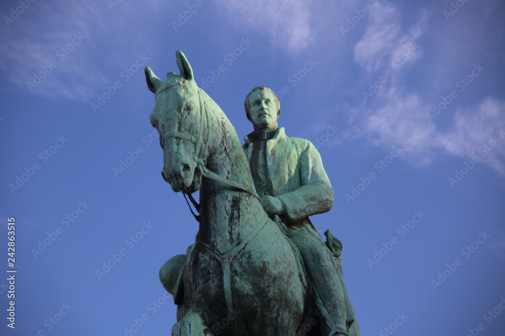 Fototapeta premium Statue of man on here