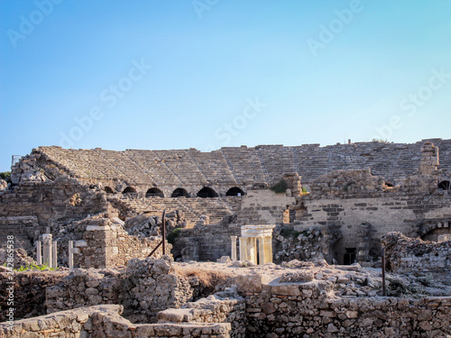 Amphitheater, Tempel, Ruinen, Säulen photo