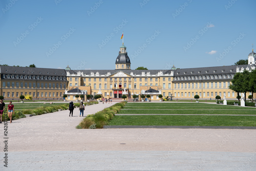 Fototapeta premium Karlsruhe, Kirche, Schloss, Statuen