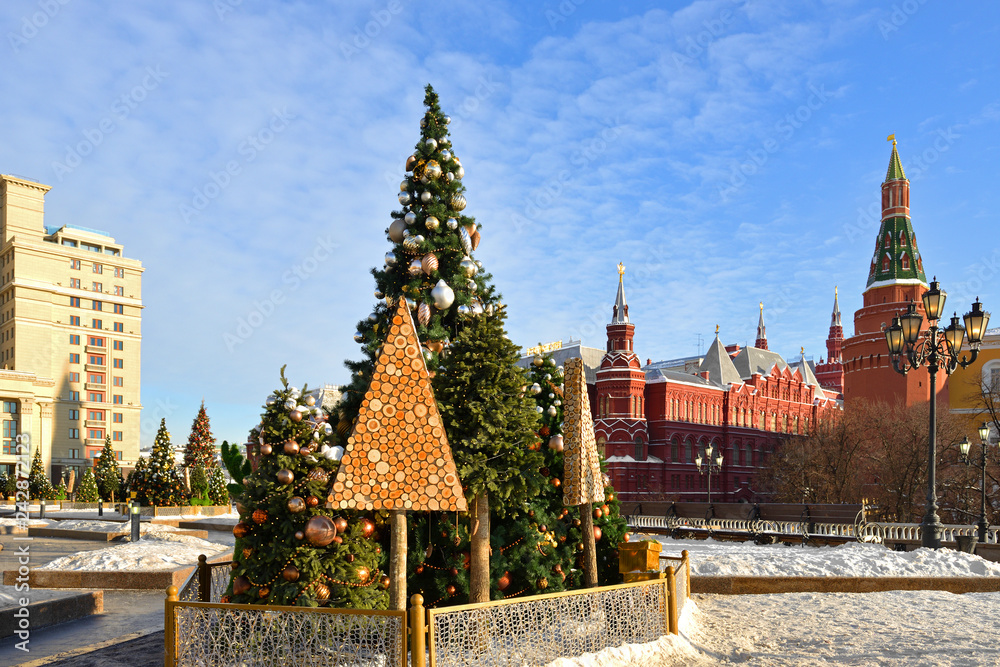 Obraz premium Christmas trees near Kremlin on Manege square. Moscow, Russia