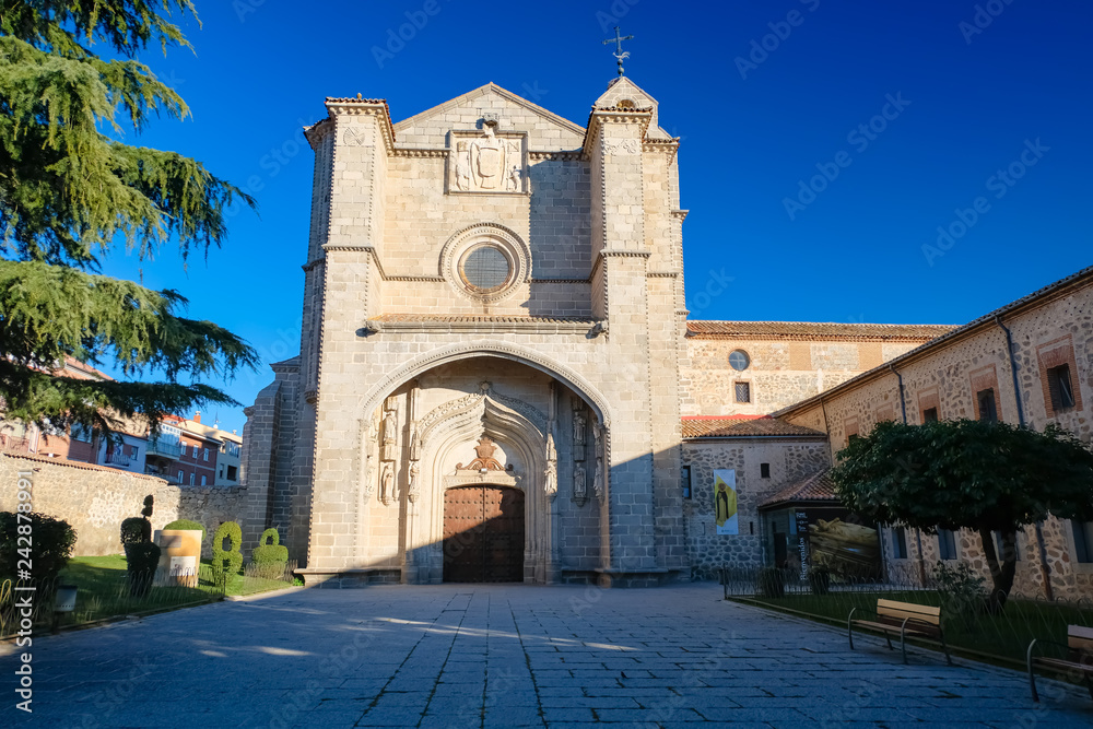 アビラ サント・トマス王立修道院 Real Monasterio de Santo Tomás