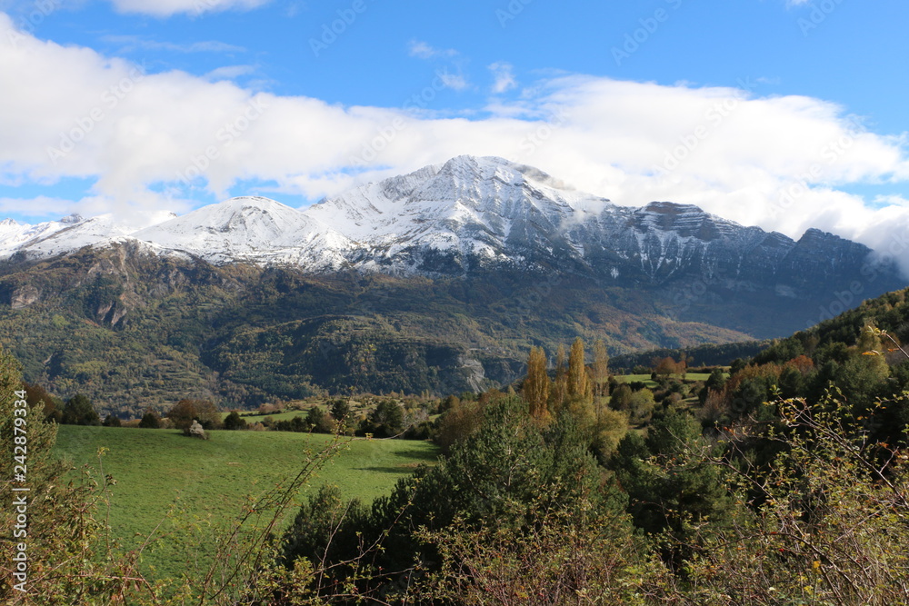 Espectaculares montañas nevadas en Piedrafita Espectaculares montañas nevadas en Piedrafita