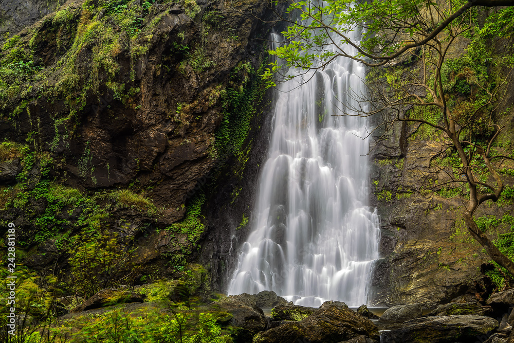 Obraz premium Khlong Lan Waterfall, the beautiful waterfall in deep forest at Khlong Lan National Park ,Kamphaeng Phet, Thailand