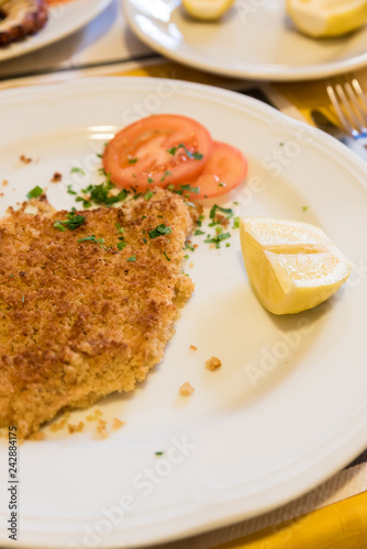 Milanese cutlet with lemon