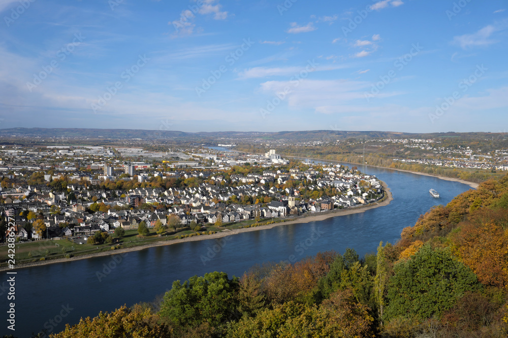 Koblenz Blick auf den Rhein und den Stadtteil Wallersheim - Stockfoto