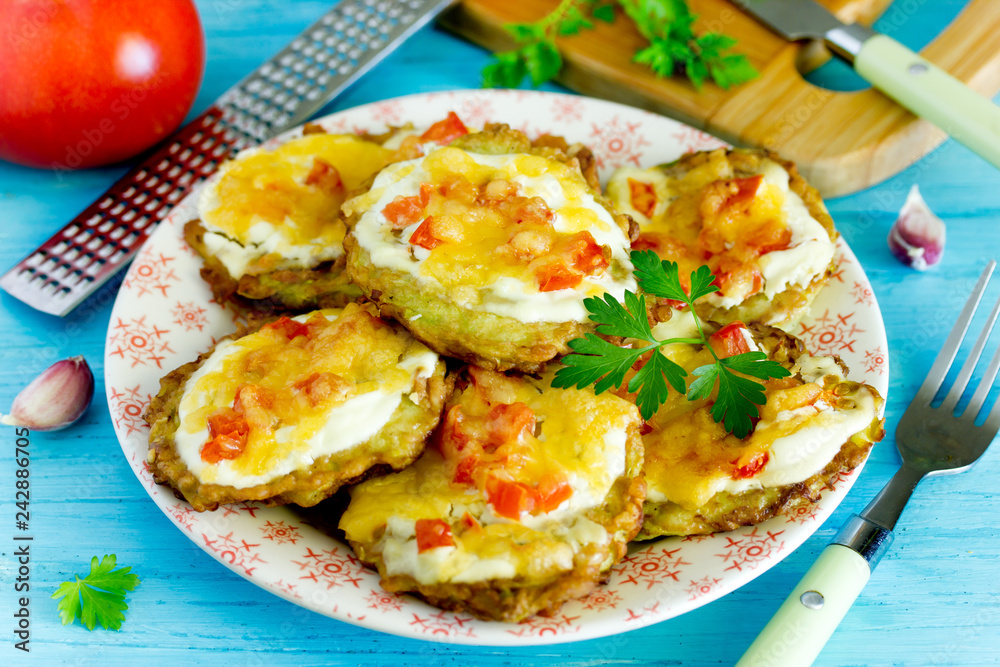 Zucchini fritters with sour cream, tomatoes and cheese Zucchini fritters with sour cream, tomatoes and cheese