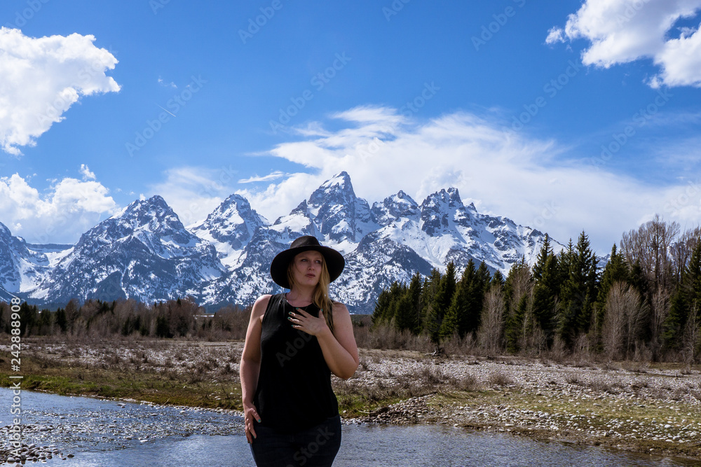 Naklejka premium young woman in the mountains