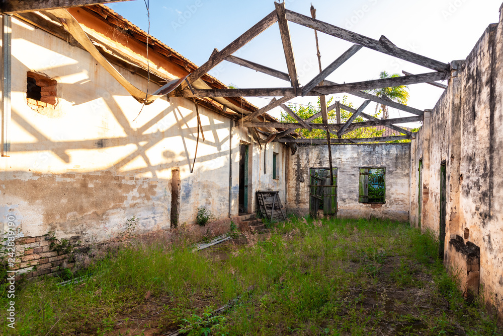 casa em ruínas