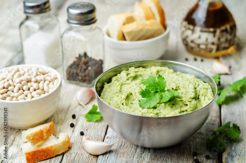 White beans avocado cilantro lime hummus