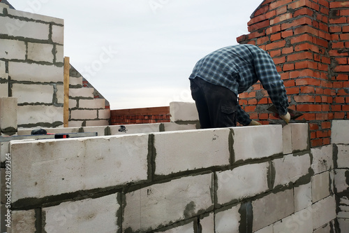 With the help of a glutinous solution  the worker builds a wall of gas blocks