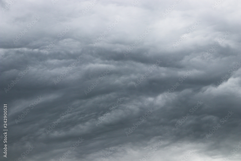 Obraz premium Cloudy and thunder sky before the rain. Gray cumulus clouds.