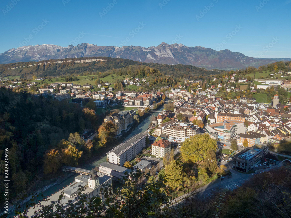 Blick von den Bergen auf Feldkirch im Rheintal
