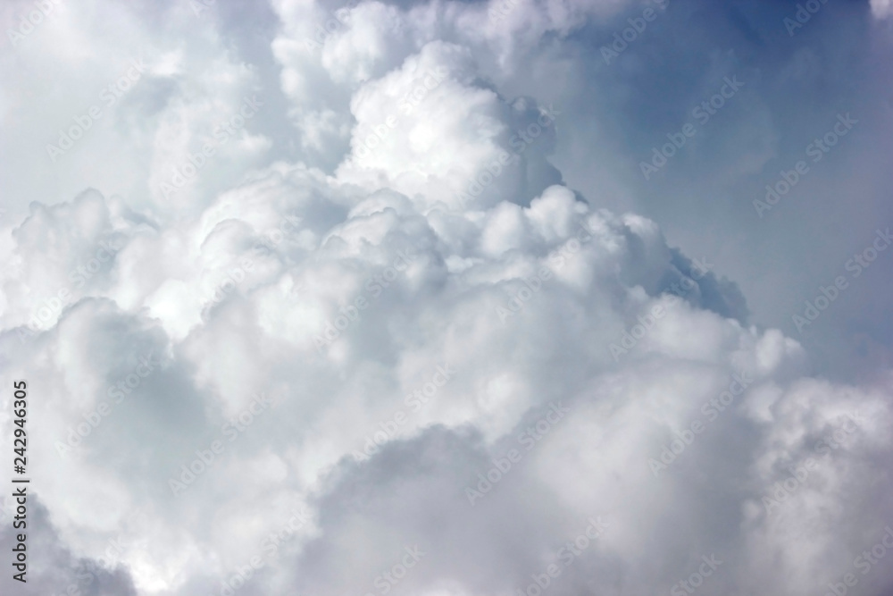 Obraz premium Fluffy clouds in sky