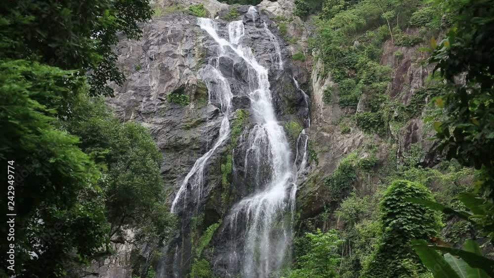 Klong Lan waterfall in Klong Lan national park at Kamphaeng Phet, Thailand Klong Lan waterfall in Klong Lan national park at Kamphaeng Phet, Thailand