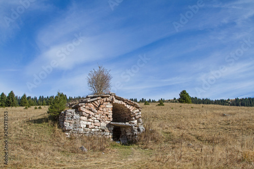 Steinhütte auf dem Coepass photo