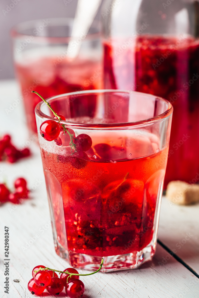 Infused water with red currant and sugar Infused water with red currant and sugar