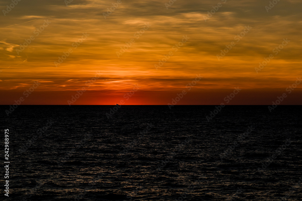 Fototapeta premium Schiff am Horizont
