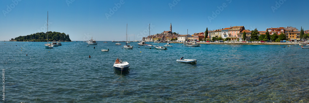 Panorama Rovinj mit Meer und Booten