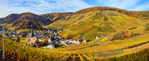 Weinort Mayschoss an der Ahr im Herbst