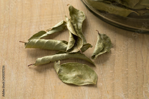 Dried curry leaves