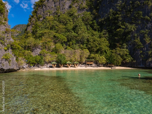 Tropical beach near Twin lagoon with azure water, Coron island. Palawan, Philippines.