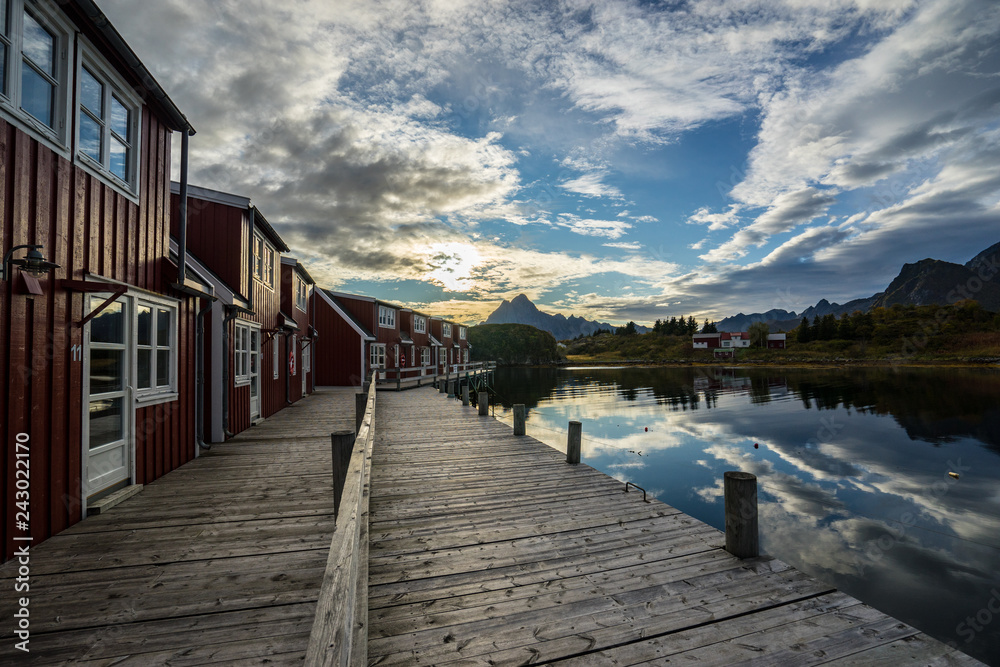 Obraz premium Rorbu on Norwegian Fiord - Lofoten Islands